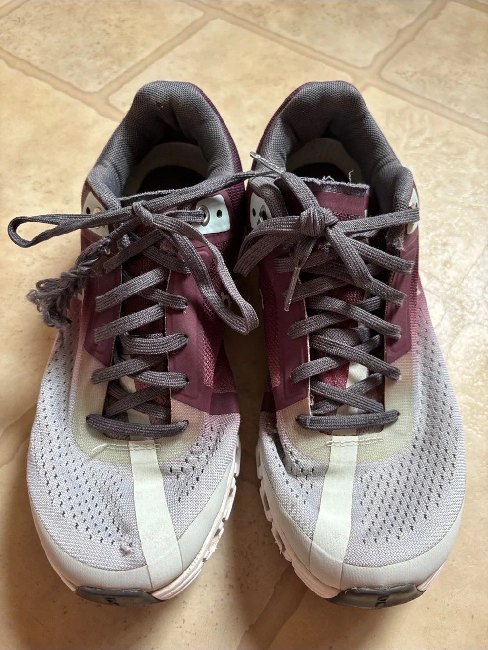 On Cloud Flow Gym Running Shoes Womens Size 7 Mulberry Grey Athletic Swiss